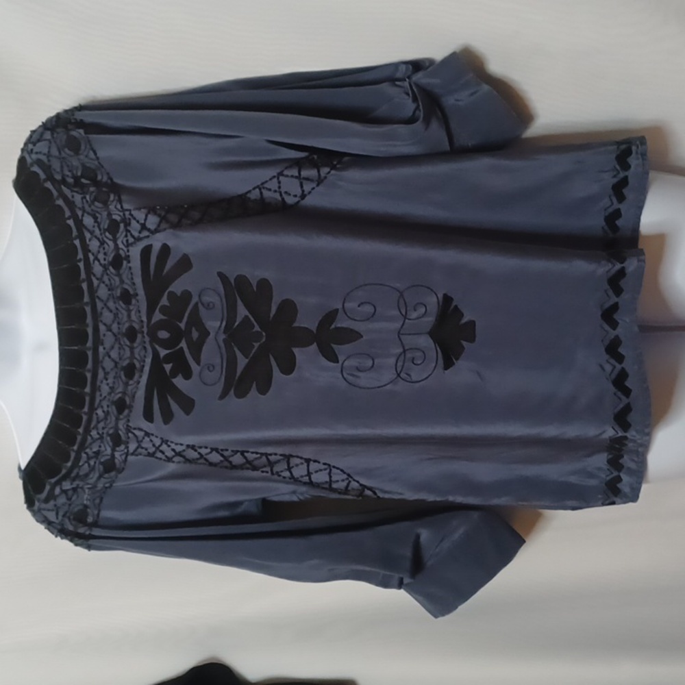 Cory Lynn Calter by Anthropologie Gray Silk Embroidery & Beaded Top. Size2